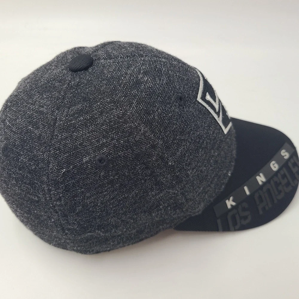 Youth Los Angeles Kings Hat Fitted One Size Reebok Gray Black NHL Hockey Logo
